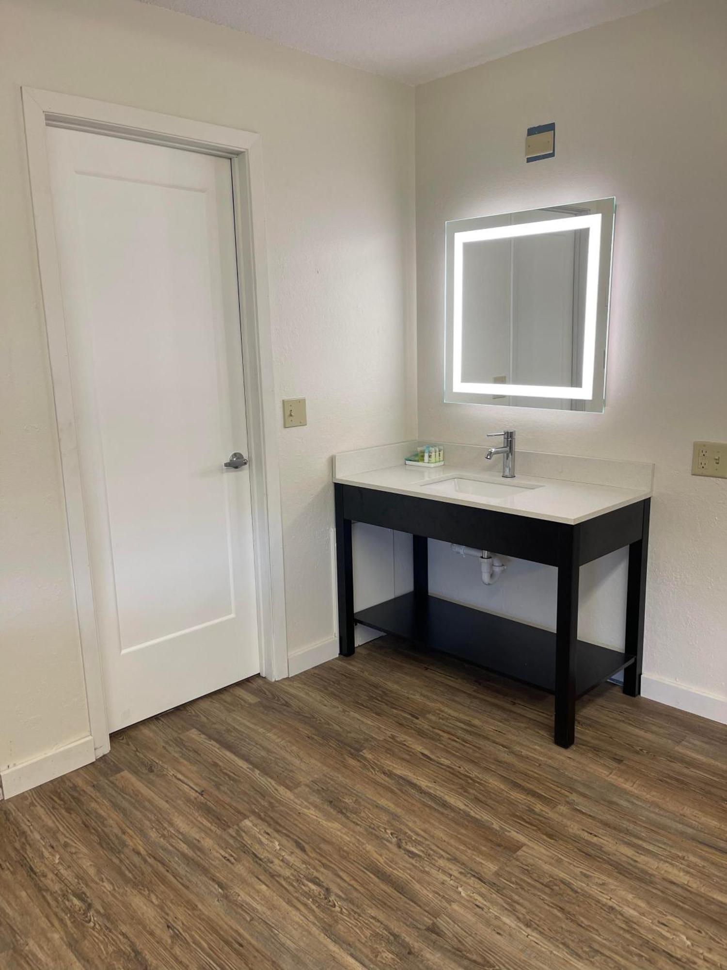 The Patch Lodge Warroad Bagian luar foto